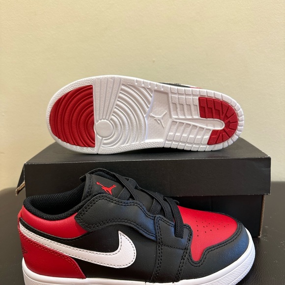 NIB Kids Nike Air Jordan 1 Low ALT - BQ6066 066 BLACK/WHITE/GYM RED - Picture 5 of 7